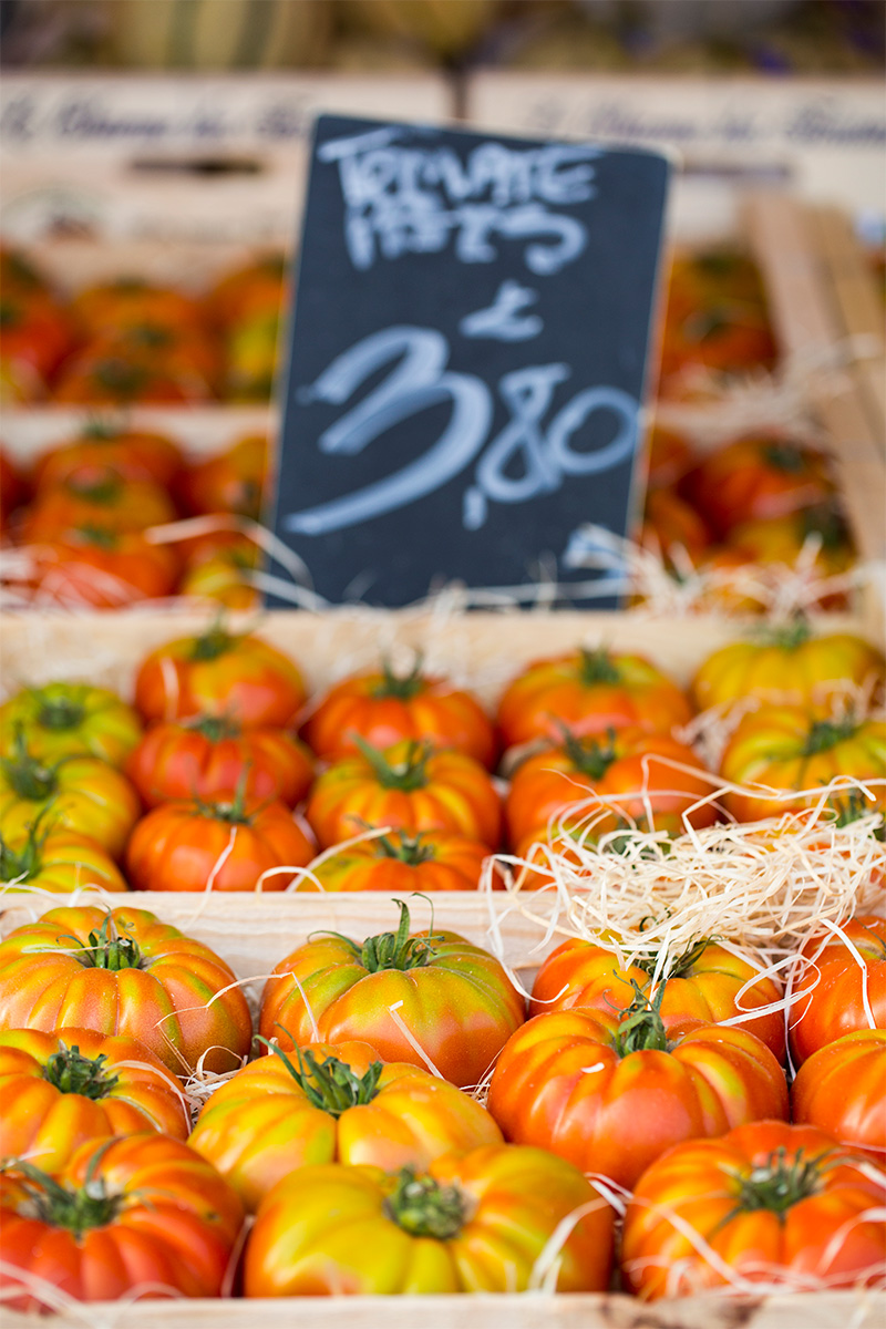Nice_tomatoes_farmersmarketFrance_Travel